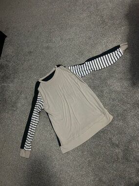 Striped Sleeve Contrast Women's Top in Beige and Black